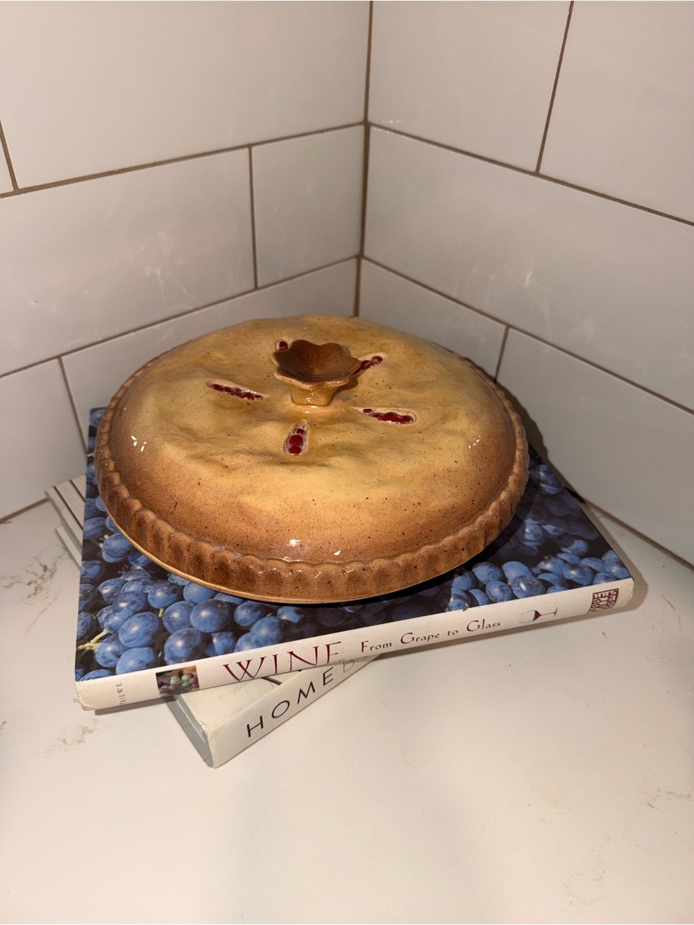 Ceramic Cherry Pie Dish Cover in Tan vintage - Picture 6 of 6